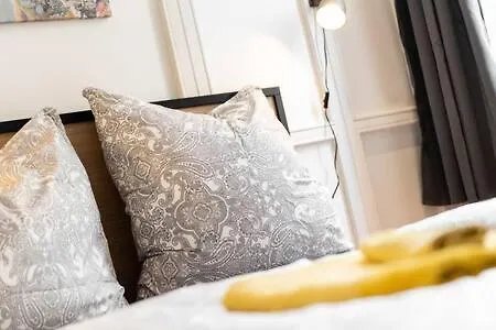 2Bedroom In Historic Villa Near Nymphenburg Palace Mnichov